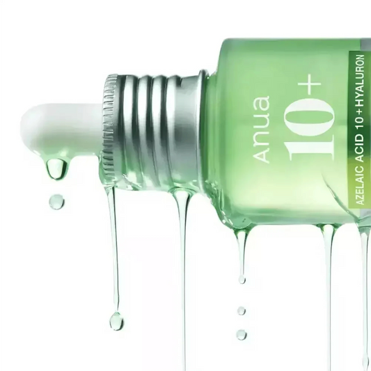 Texture gel vert transparent du sérum Anua Azelaic Acid 10 qui coule du flacon couché