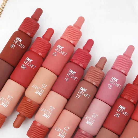 Plusieurs tints à lèvres Peripera Ink Velvet ouverts côte à côte, nuances de rose, corail et nude