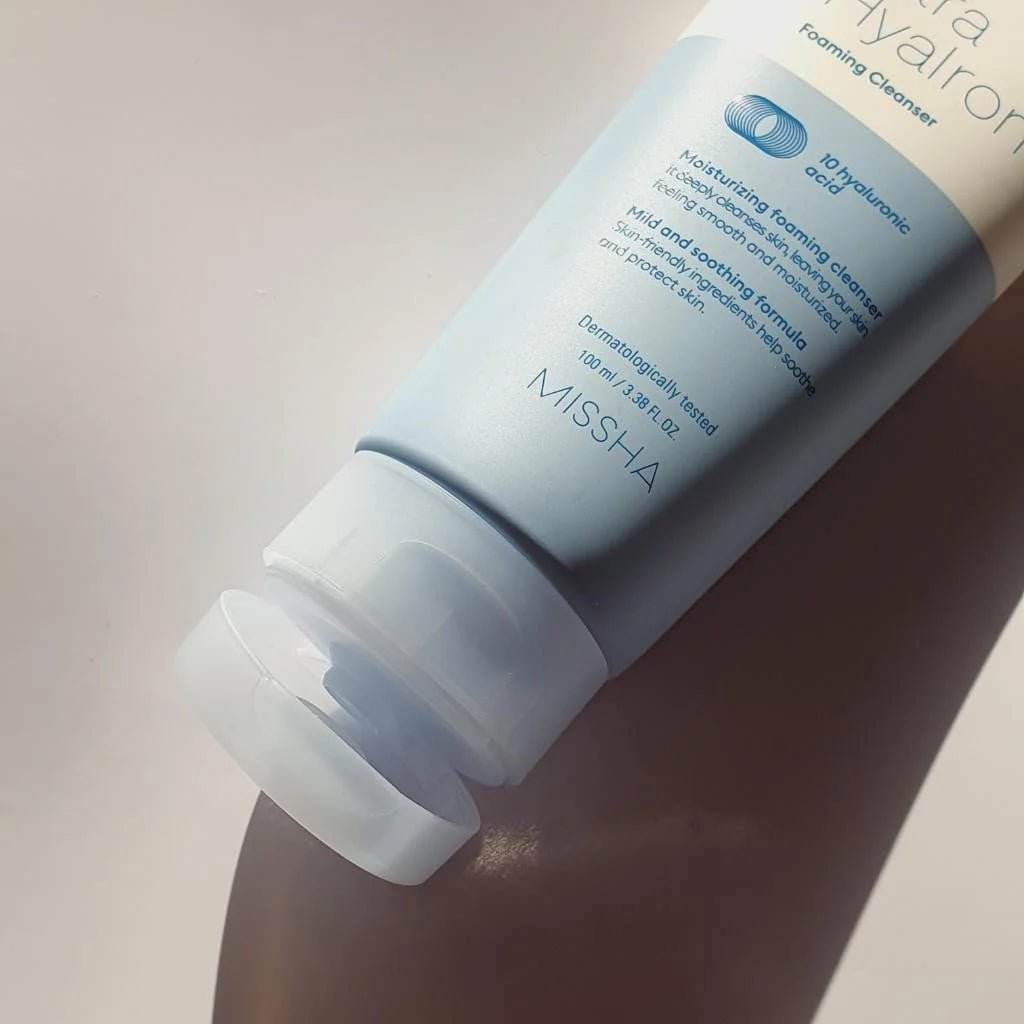 Missha - Super Aqua Ultra Hyalron Foaming Cleanser - Holy Skin