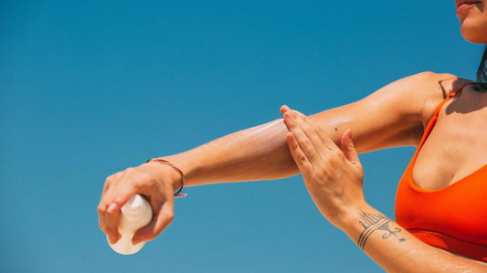 Comment garder son bronzage ? Les astuces qui fonctionnent vraiment ! - Holy Skin