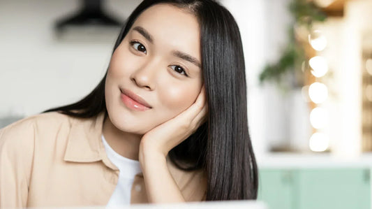 Comment avoir une glass skin ? 4 étapes skincare simples ! ✅ - Holy Skin