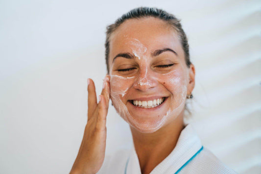 Dans Quel Ordre Appliquer les Soins du Visage ? - Holy Skin