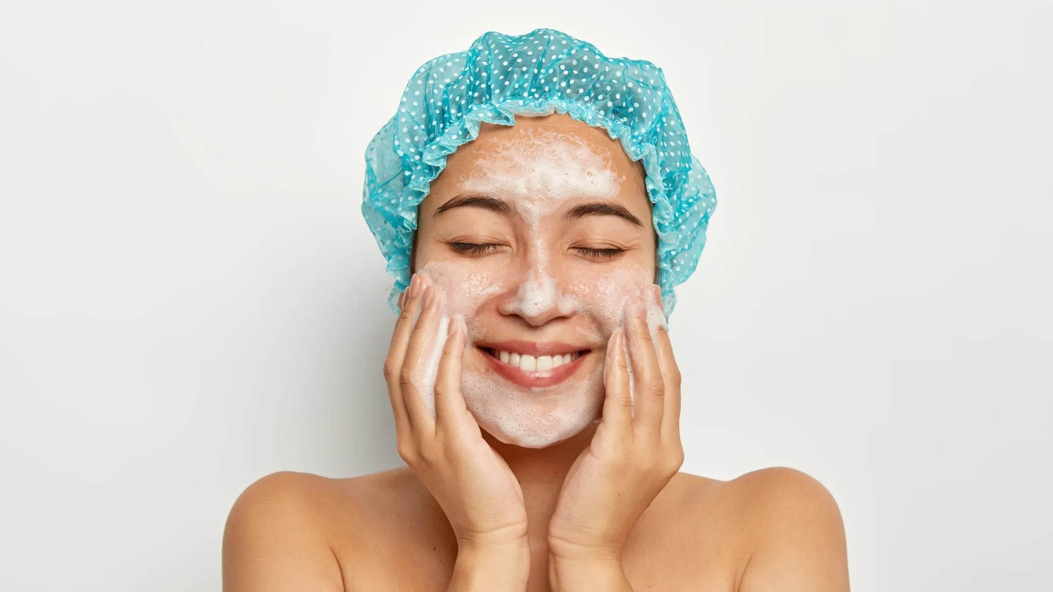 Pourquoi nettoyer sa peau avec un double nettoyage ? - Holy Skin