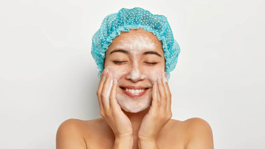 Pourquoi nettoyer sa peau avec un double nettoyage ? - Holy Skin
