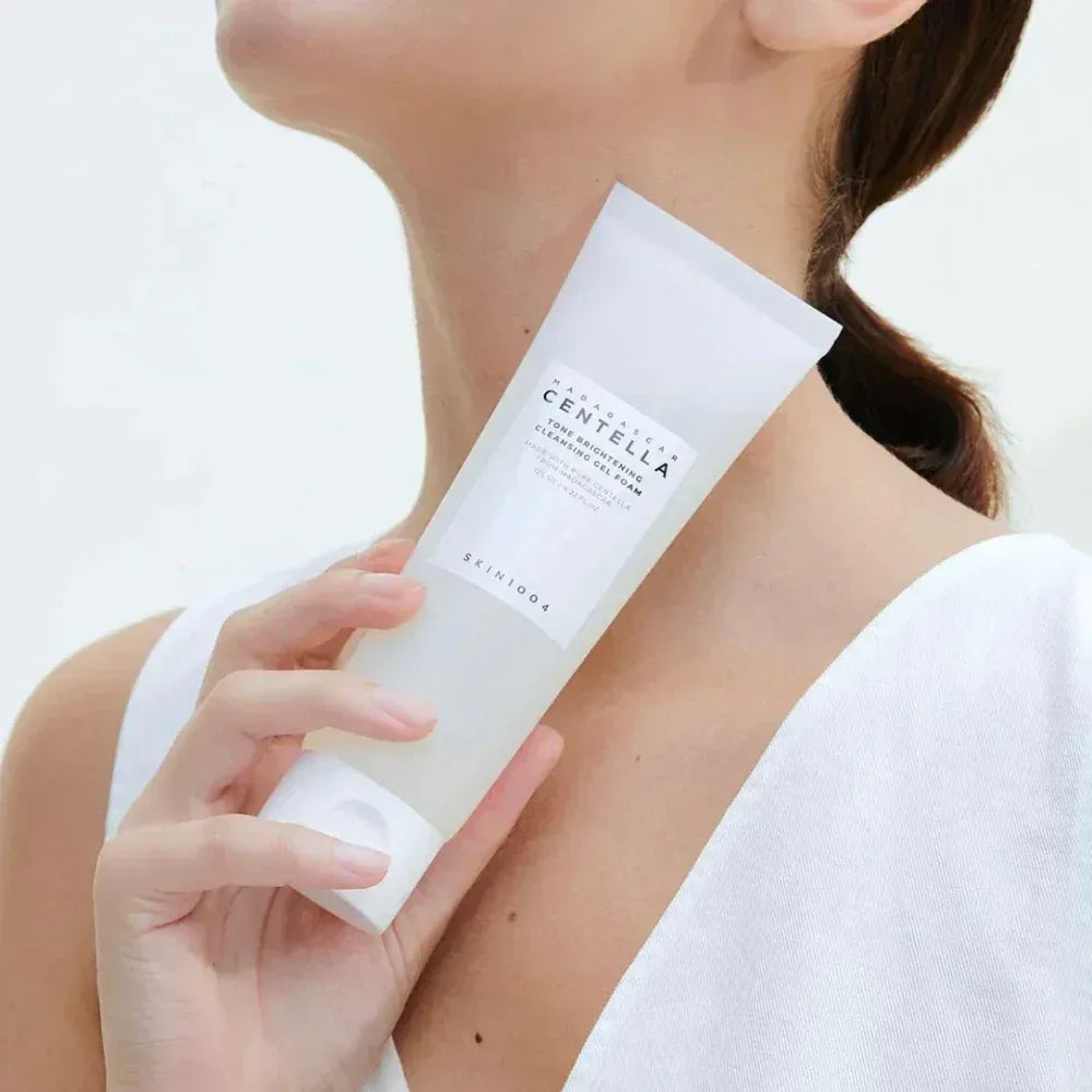 SKIN1004-Madagascar-Centella-Tone-Brightening-Cleansing-Gel-Foam-2 - Holy Skin
