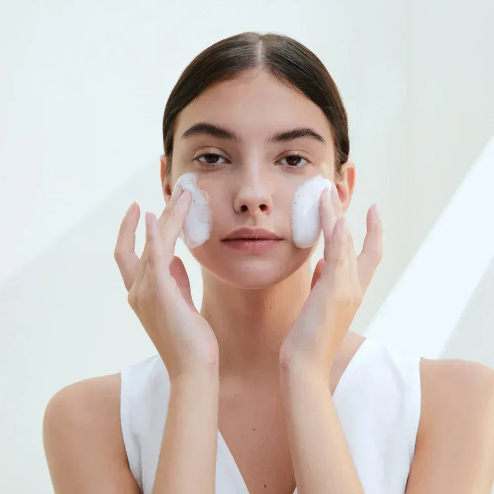 SKIN1004-Madagascar-Centella-Tone-Brightening-Cleansing-Gel-Foam-3 - Holy Skin