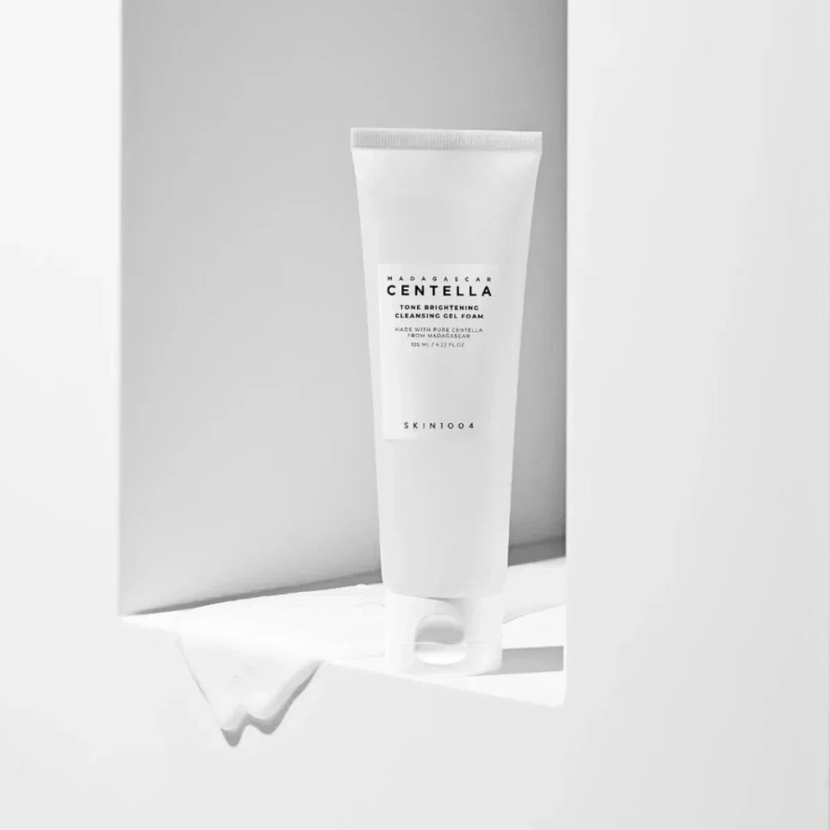 SKIN1004-Madagascar-Centella-Tone-Brightening-Cleansing-Gel-Foam-5 - Holy Skin