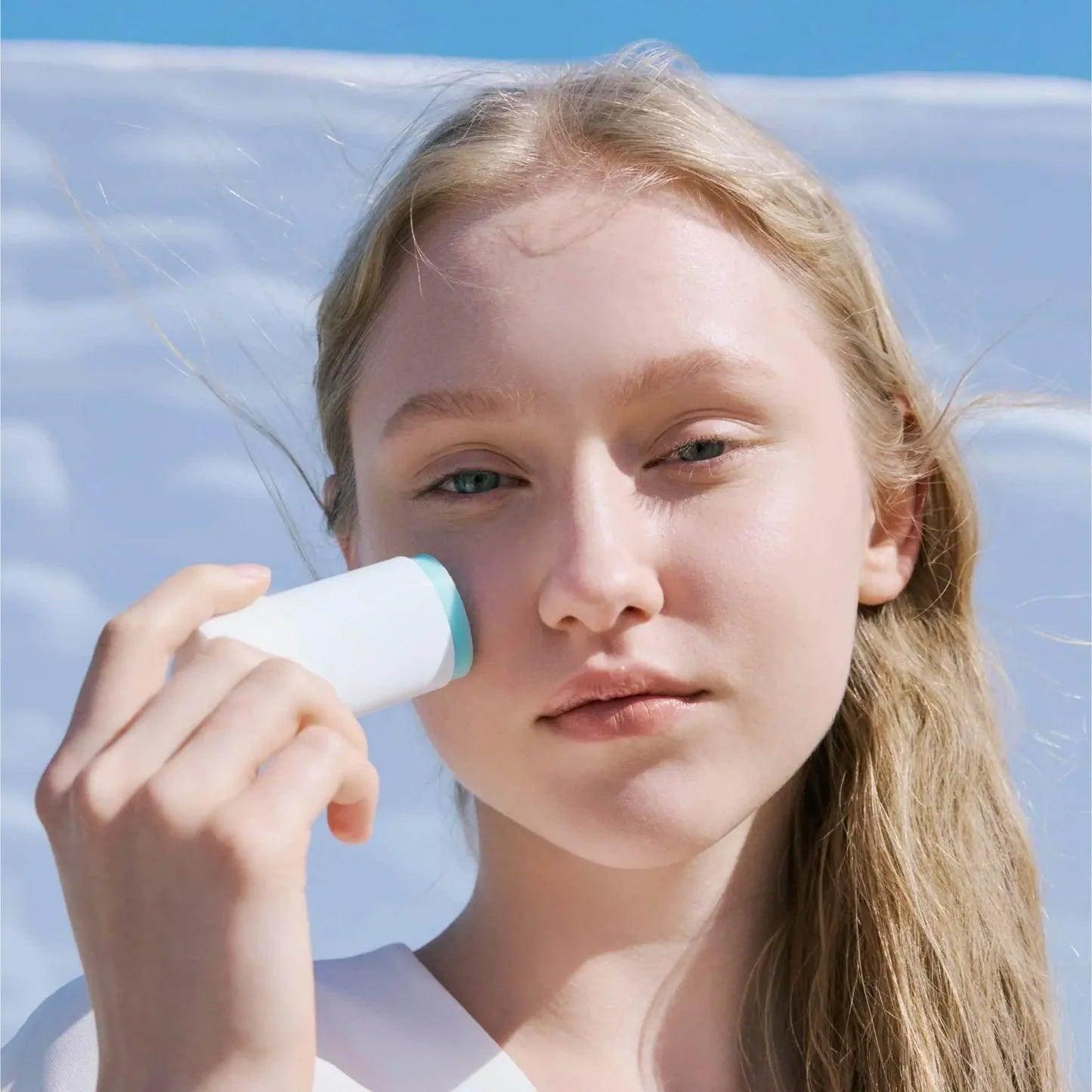 SKIN1004 - Madagascar Centella Hyalu-Cica Silky-Fit Sun Stick - Holy Skin